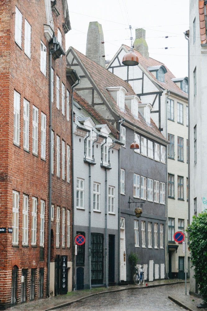 AO lifte har mange typer af saxlifte til udlejning. Altid fair priser på saxlift leje.