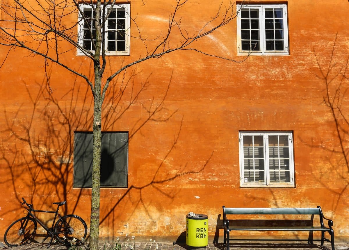 Københavnsk baggård med pudset facade – typisk ejendom ved skimmelundersøgelse i København